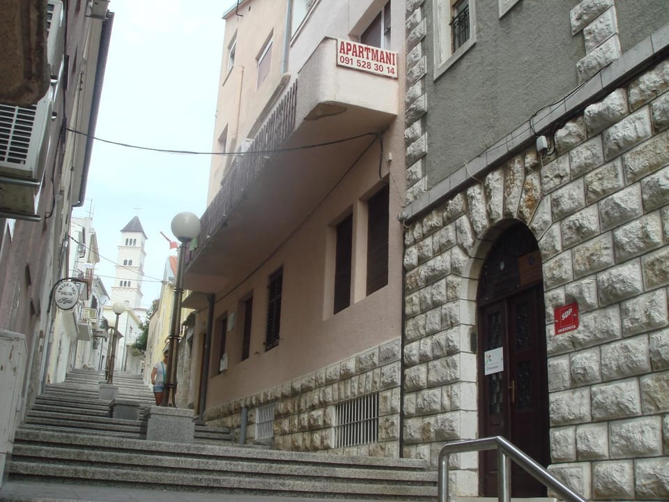 Facade/entrance
