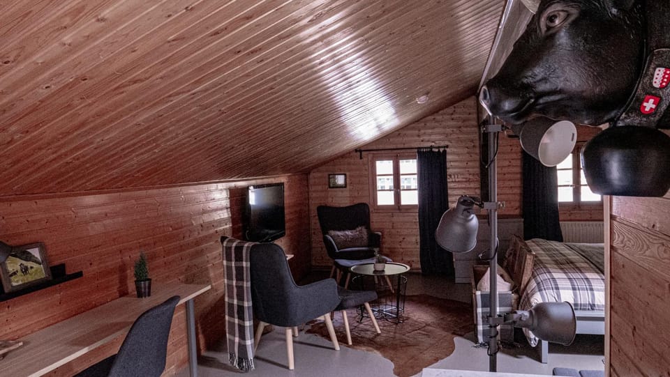 Photo of the whole room, Seating area