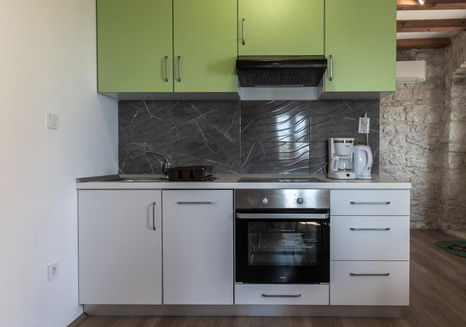 Kitchen or kitchenette, Seating area, Dining area, On site