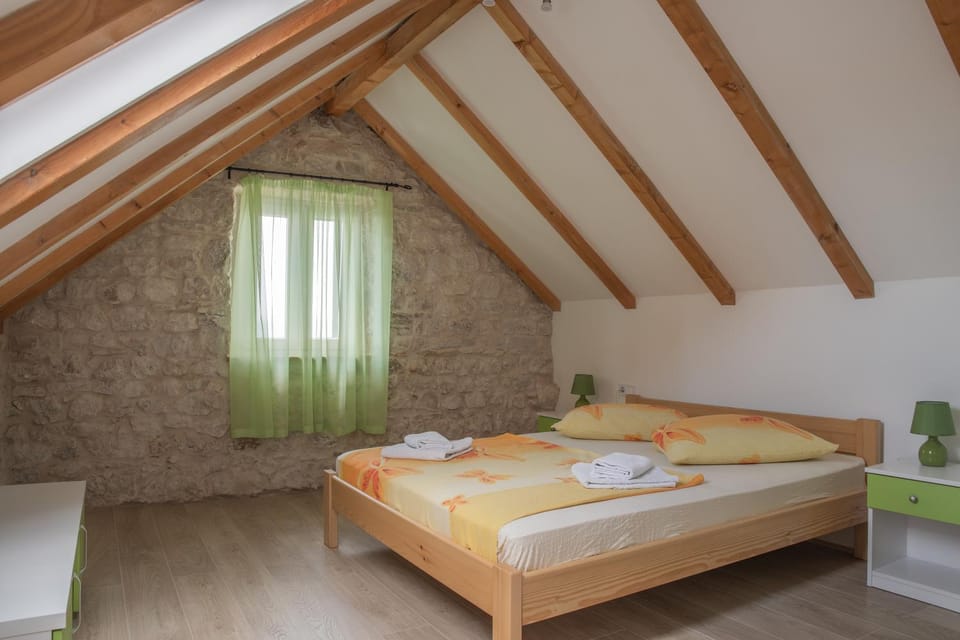 Bed, Bedroom, On site, Sea view, Quiet street view, Inner courtyard view