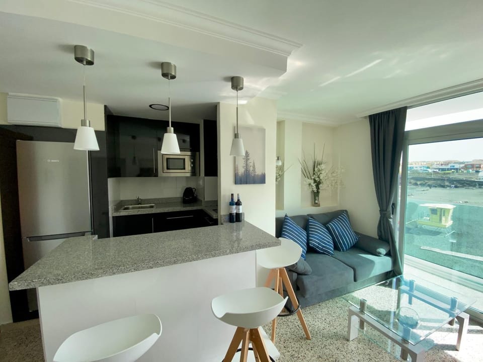 Kitchen or kitchenette, Living room