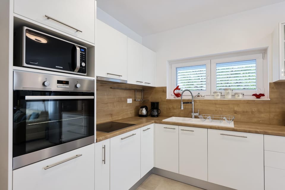 Apartment Puntamika Villa De Rosa - Ground floor Apartment in Zadar