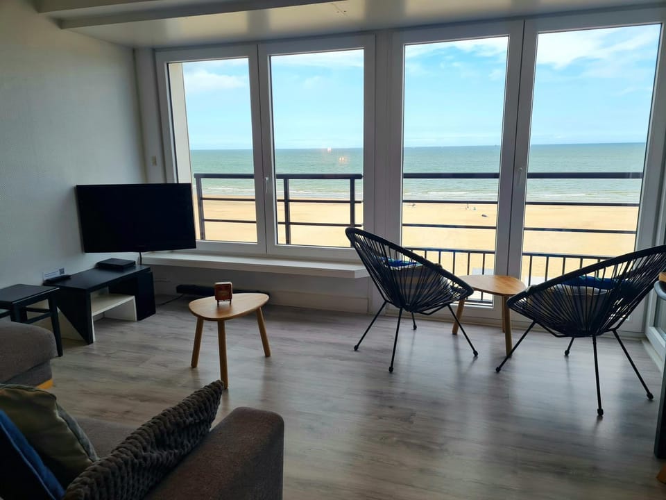 Modern appartement met uniek zeezicht Apartment in Koksijde