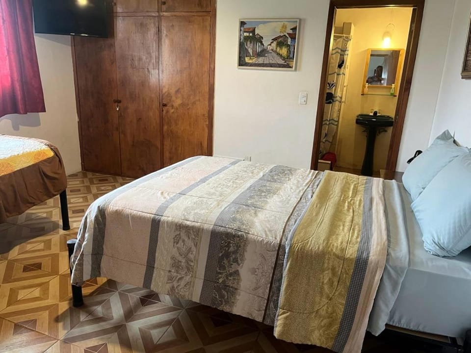 Quito Eco Lodge Airport - B&B Bed and Breakfast in Quito