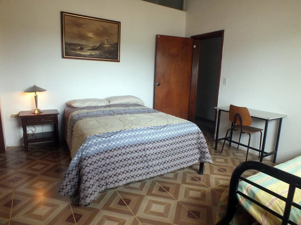 Quito Eco Lodge Airport - B&B Bed and Breakfast in Quito