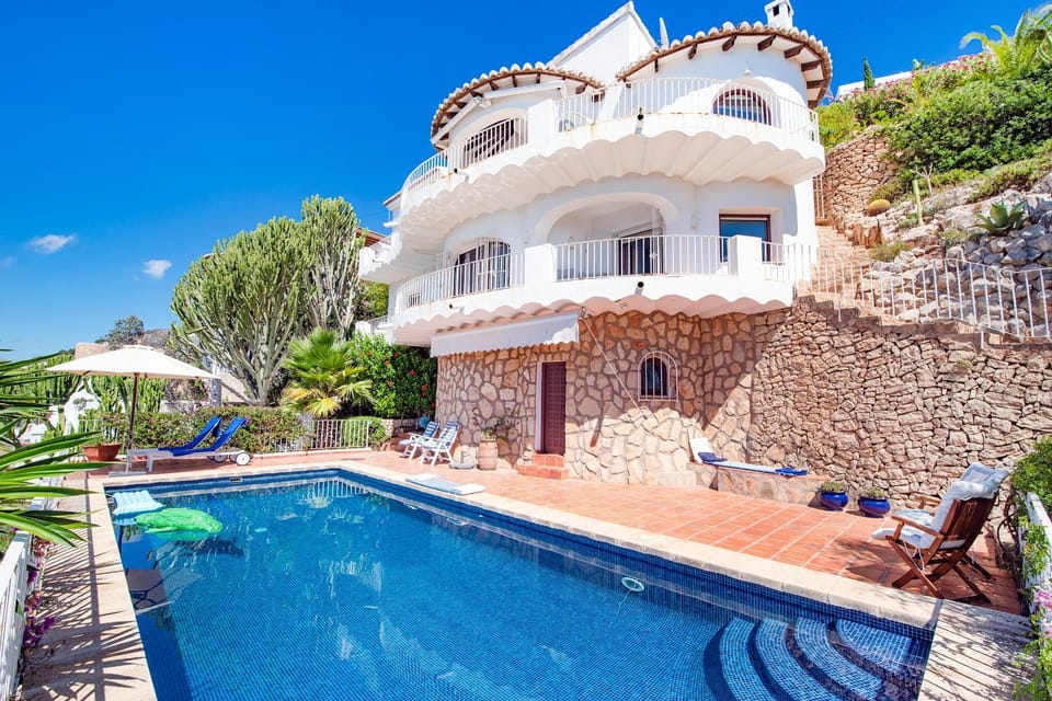 Solarium, Area and facilities, Swimming pool