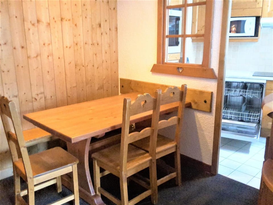 Charmant 2 pièces, centre, 5 pers. avec balcon, quartier La Croisette, Les Belleville - FR-1-574-9 Apartment in Les Allues