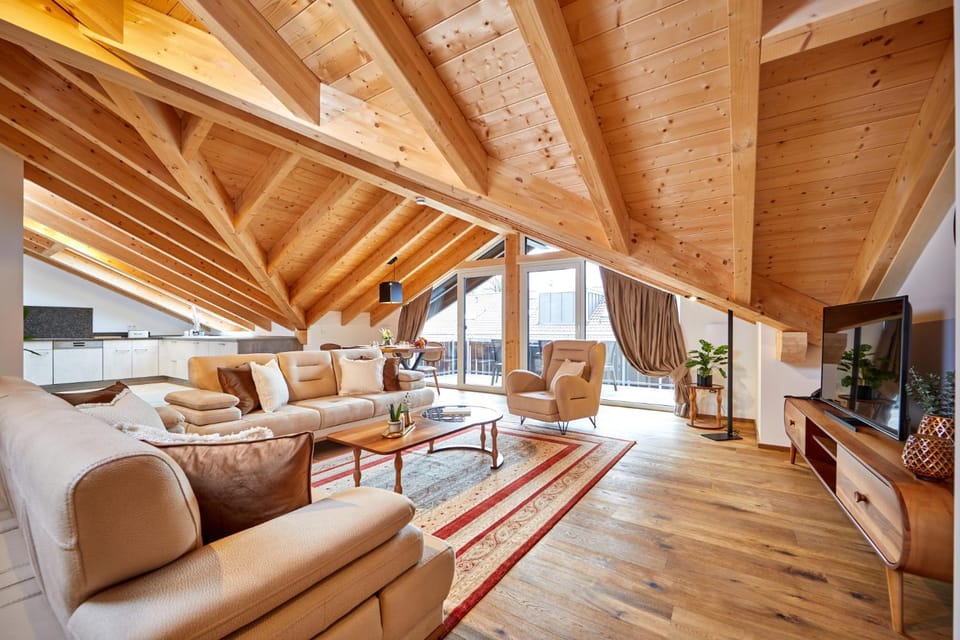 Summer, TV and multimedia, Balcony/Terrace, Living room, Seating area, Dining area, Mountain view