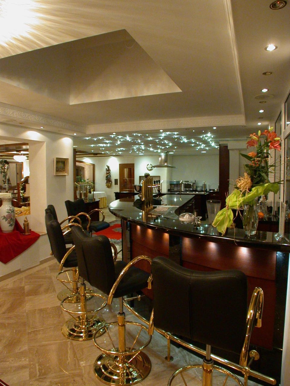 Restaurant/places to eat, Lounge or bar