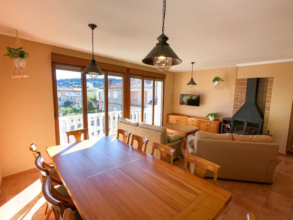 Communal lounge/ TV room, Balcony/Terrace, Lounge or bar