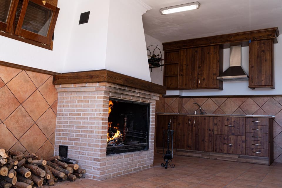 BBQ facilities, Kitchen or kitchenette