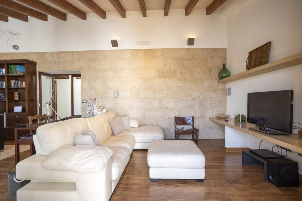 Communal lounge/ TV room, Living room
