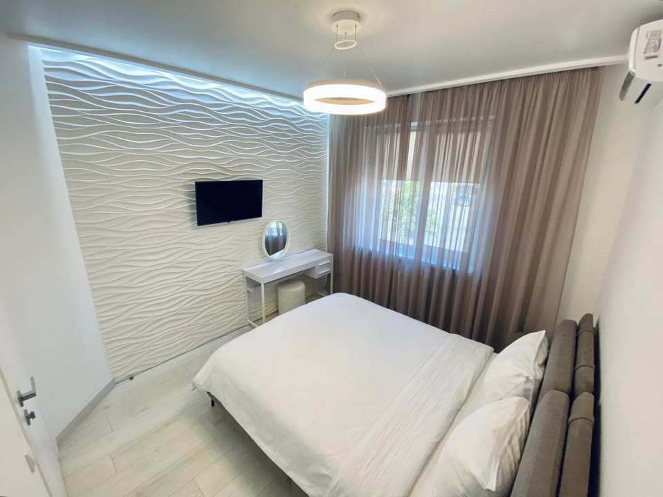 Bed, TV and multimedia, Bedroom, air conditioner