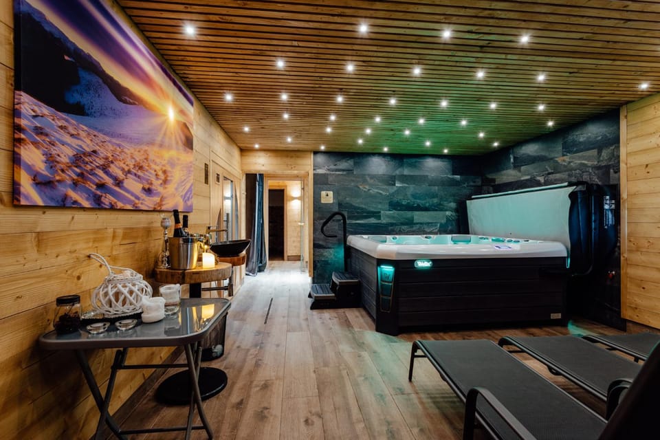 Sauna, Steam room, Spa and wellness centre/facilities, Swimming pool, Internal: Not applicable to any particular room
