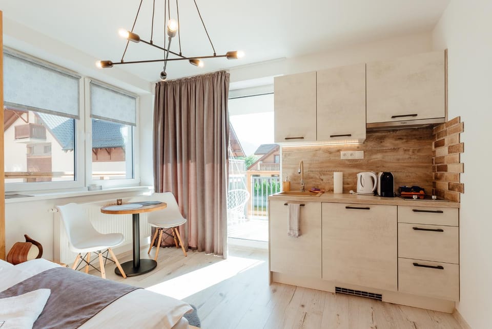 Bed, Coffee/tea facilities, Kitchen or kitchenette, Photo of the whole room, oven, stove, toaster