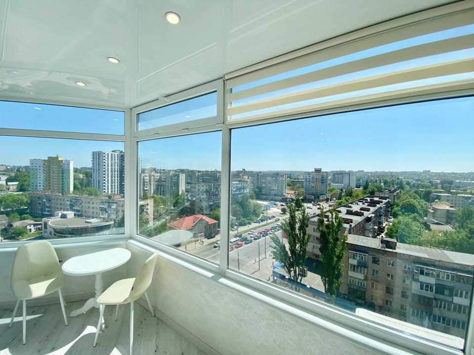 Day, View (from property/room), Balcony/Terrace, Living room, Seating area, City view