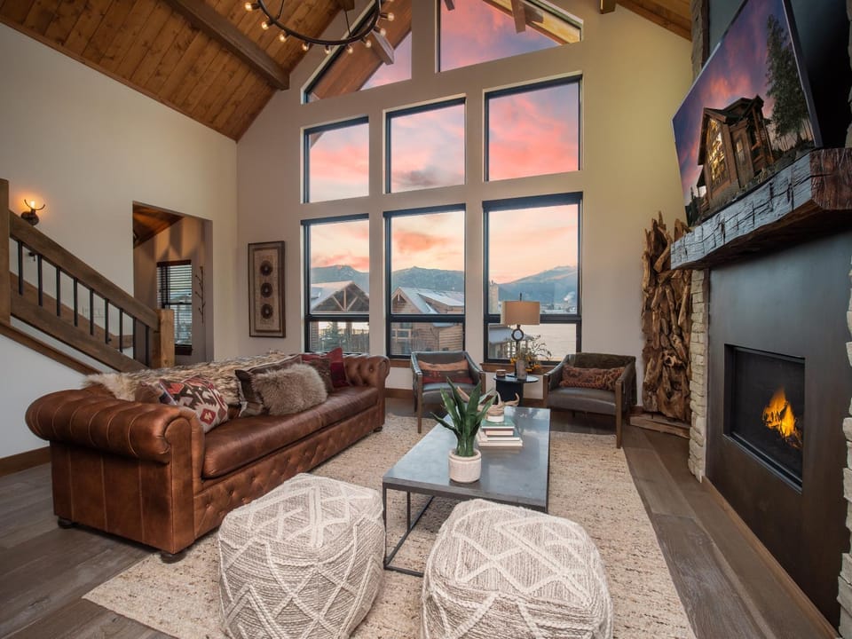 Relax in Luxury - Jacuzzi, Indoor/Outdoor Fireplace House in Estes Park
