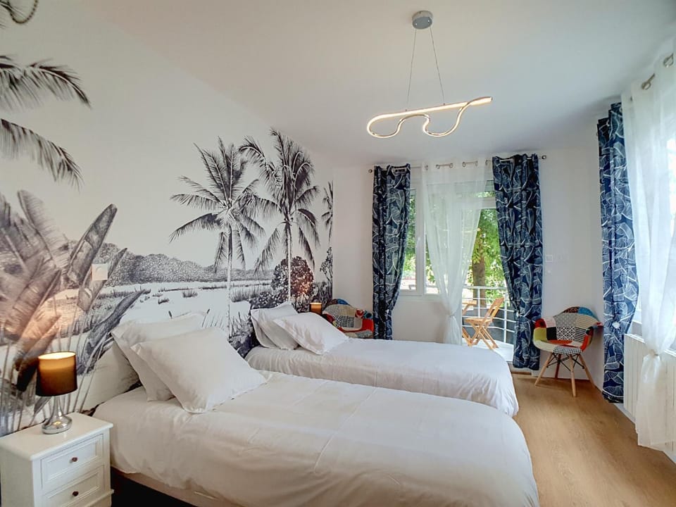 Bed, Garden, Balcony/Terrace, Decorative detail