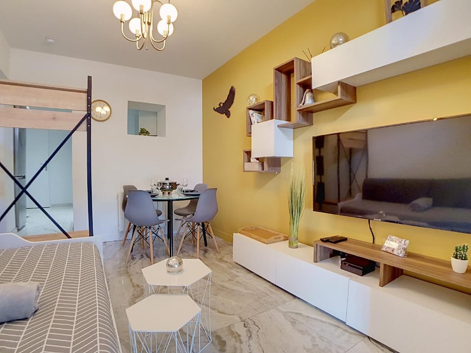 Bed, TV and multimedia, Living room, Seating area, Dining area