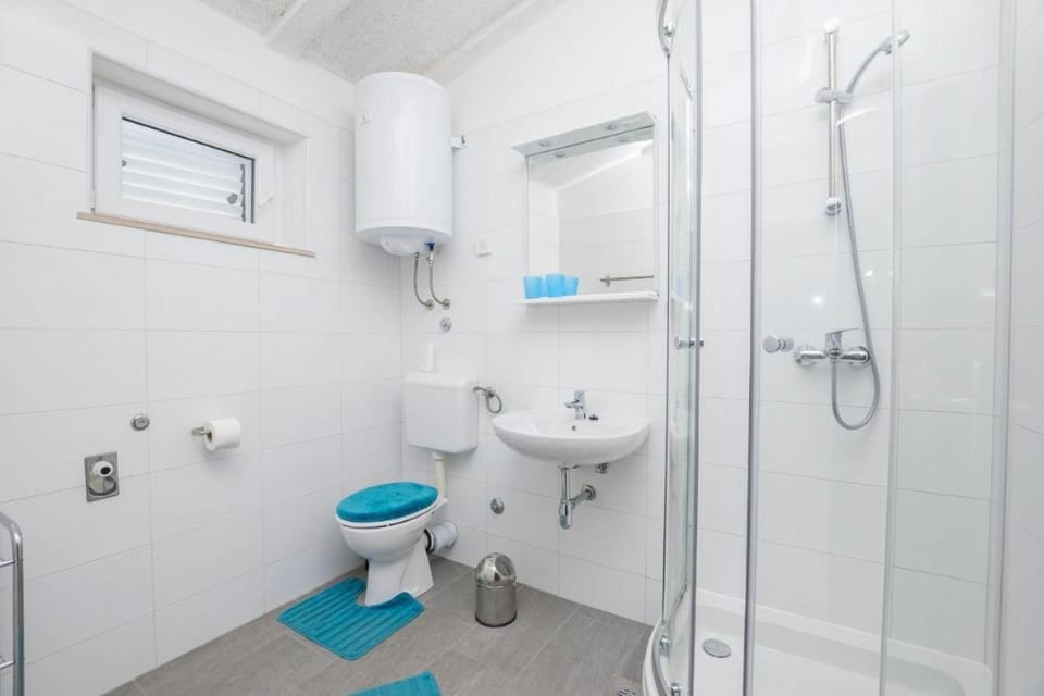 Shower, Bathroom, towels