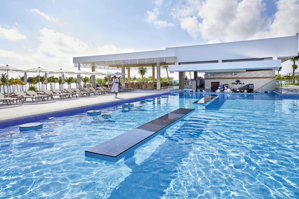 Lounge or bar, Swimming pool