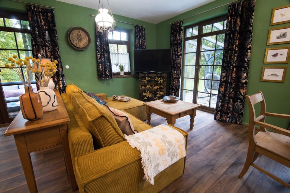 Living room, Seating area