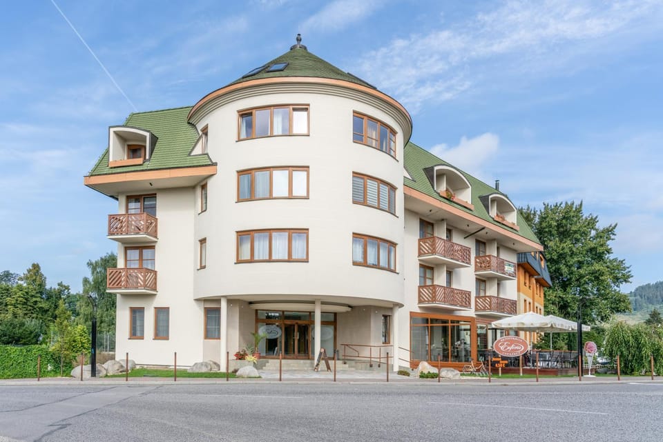 Property building, Restaurant/places to eat