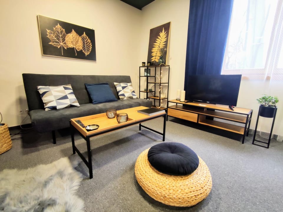 Communal lounge/ TV room, TV and multimedia, Living room, Seating area