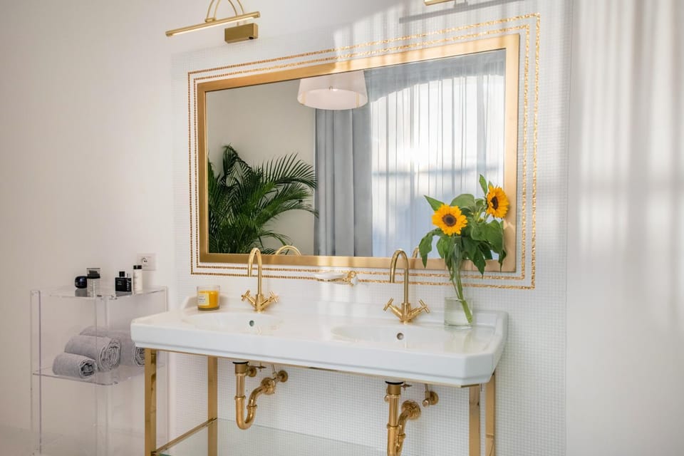 Bathroom, Decorative detail