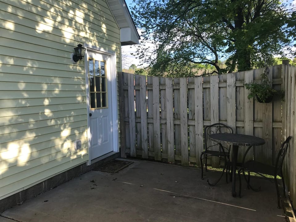 Property building, Patio, Facade/entrance