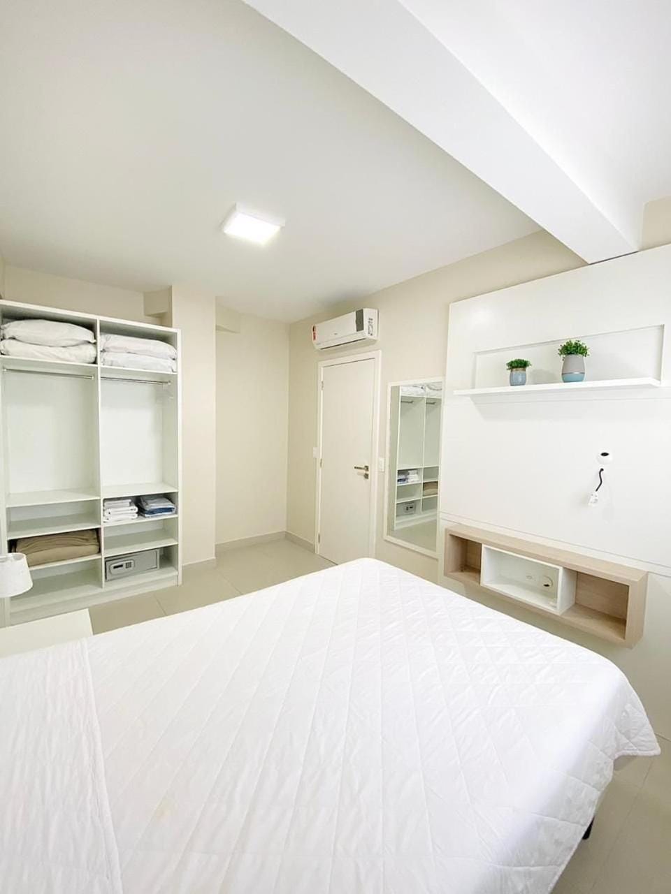 Residencial Gaivotas 13 - 1 Quartos - Apartamento completo, 70m da praia Apartment in Florianopolis