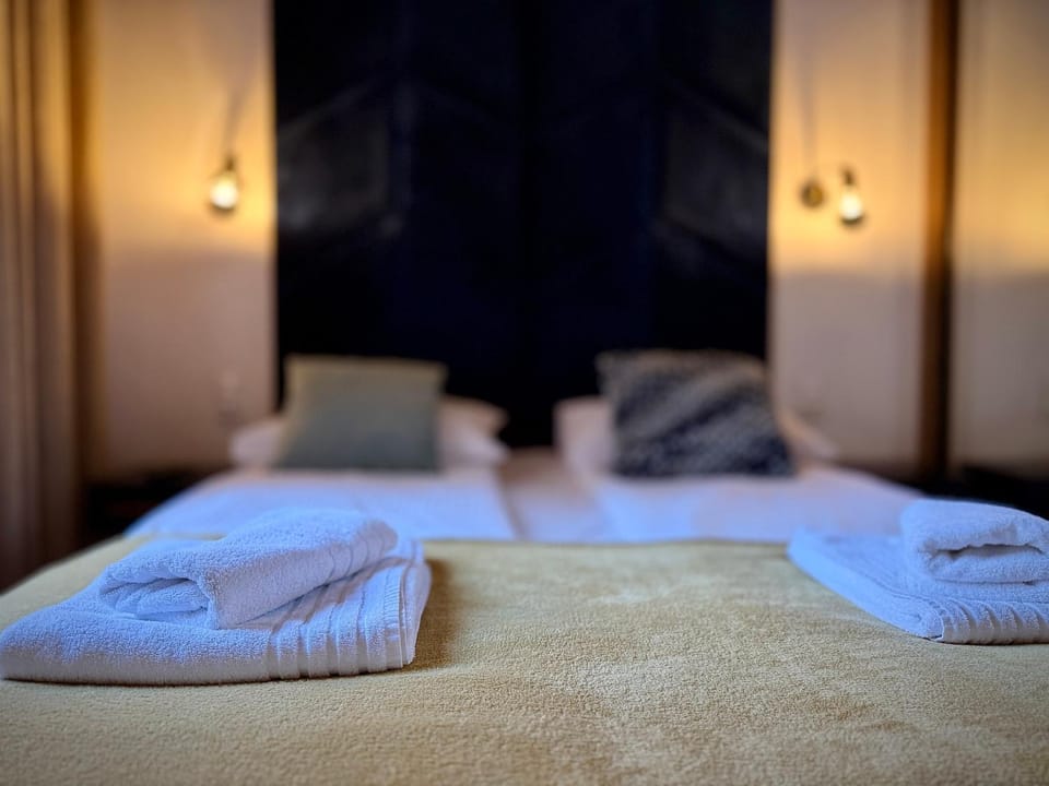 Bed, Photo of the whole room, Bedroom, towels