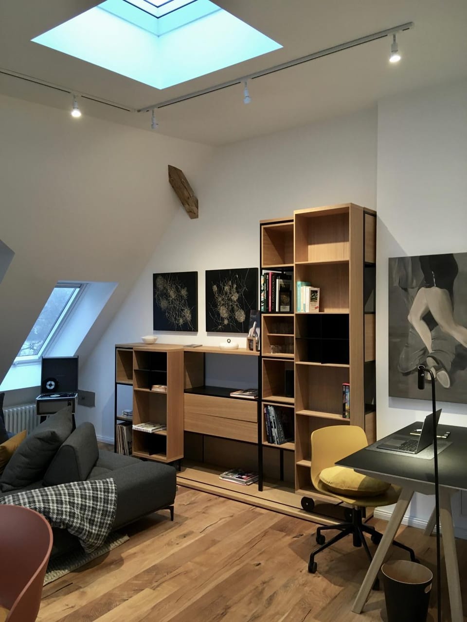 Living room, hair dresser