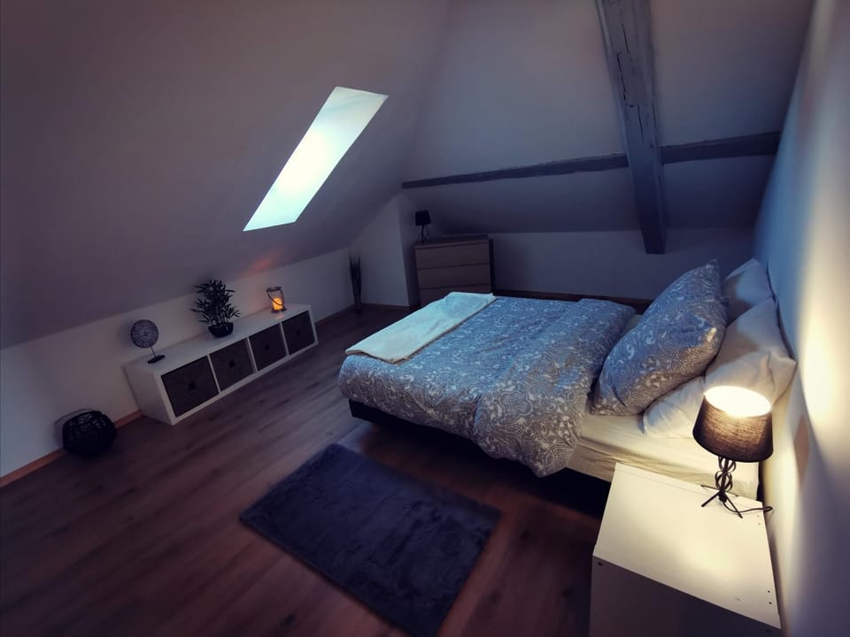 Bed, Photo of the whole room, Bedroom