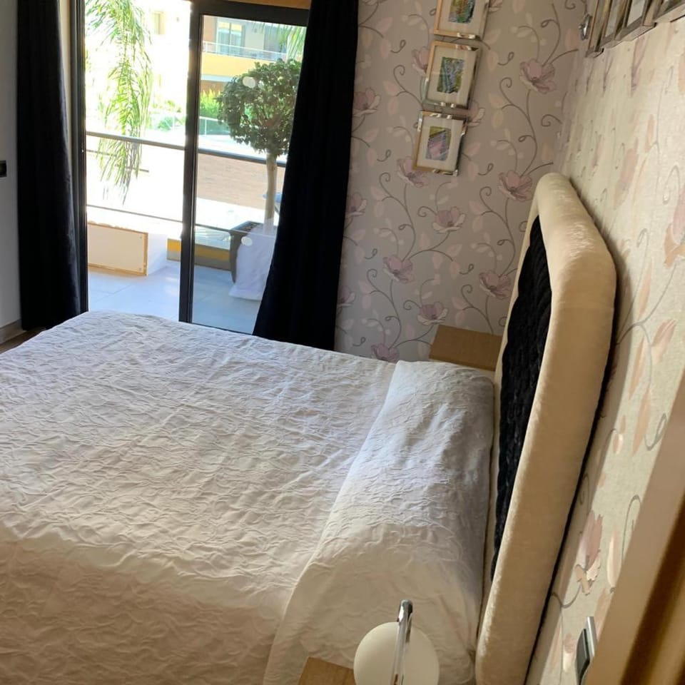 Apartment 2 minutes from beach with pool Apartment in Quarteira