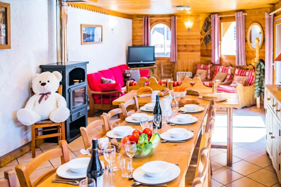 Chalet Gypaete - Chalet Traditionnel 180m2 - 6 chambres, 6 salles de bain, jacuzzi MAE-5886 Chalet in Tignes