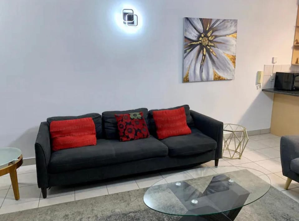 Lillys Quarter 1 - Newly Renovated! Apartment in Sandton