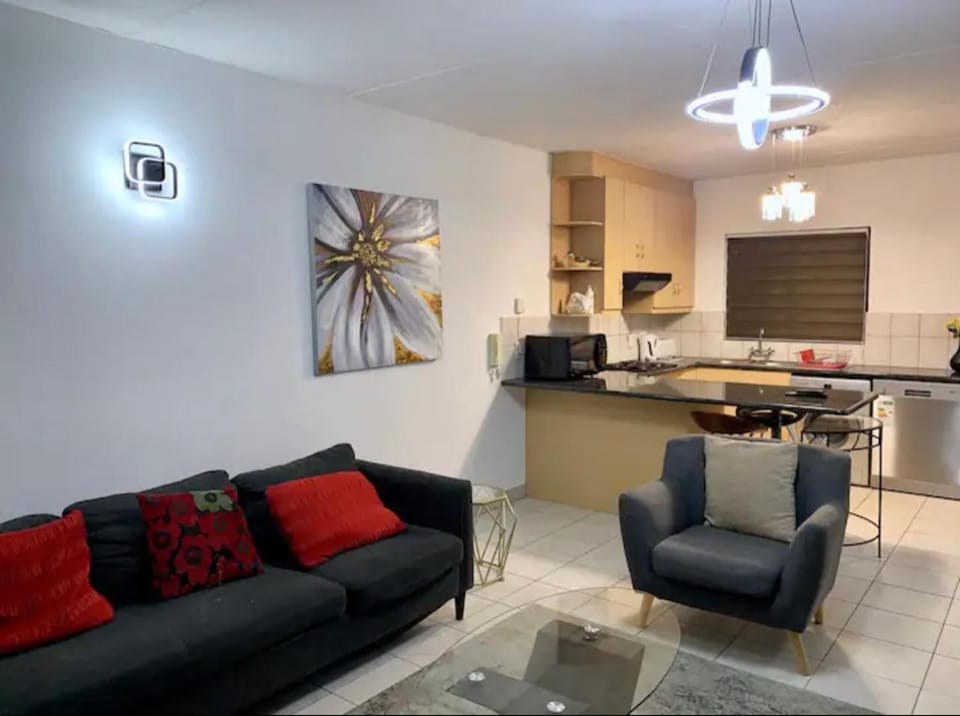 Lillys Quarter 1 - Newly Renovated! Apartment in Sandton
