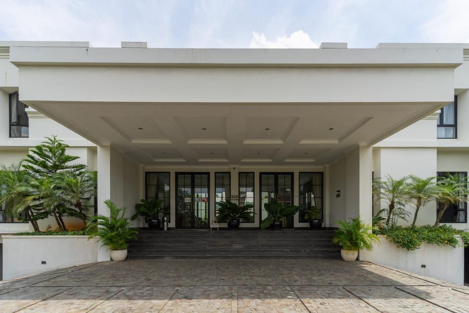 Facade/entrance