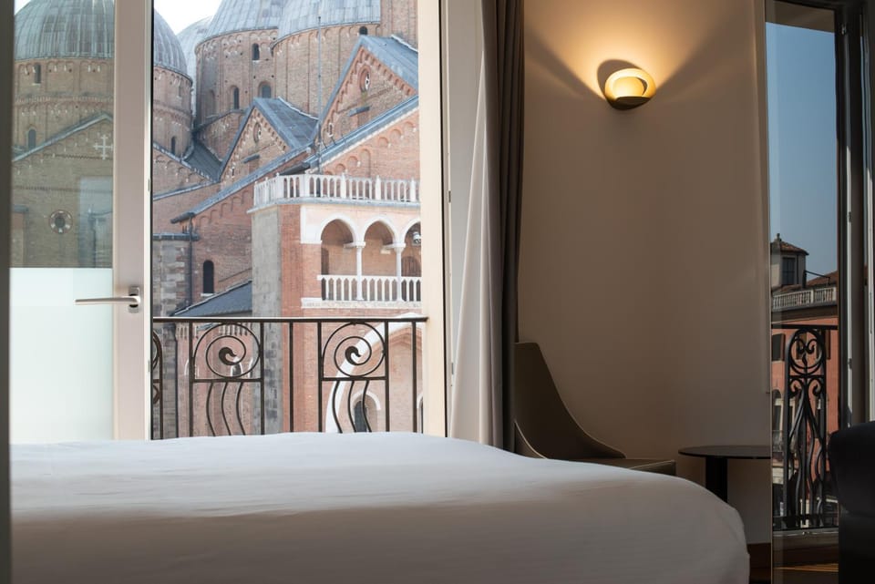 Bed, View (from property/room), Bedroom, Landmark view
