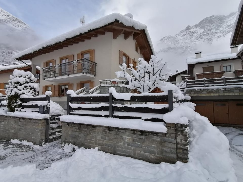 Property building, Winter