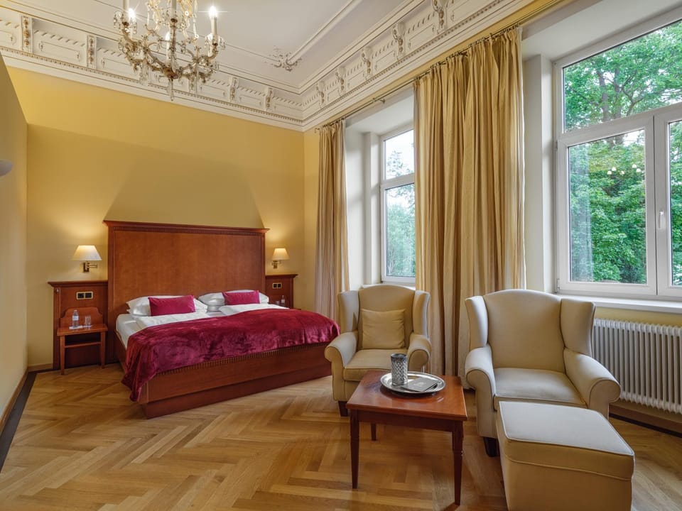 Seating area, Bedroom