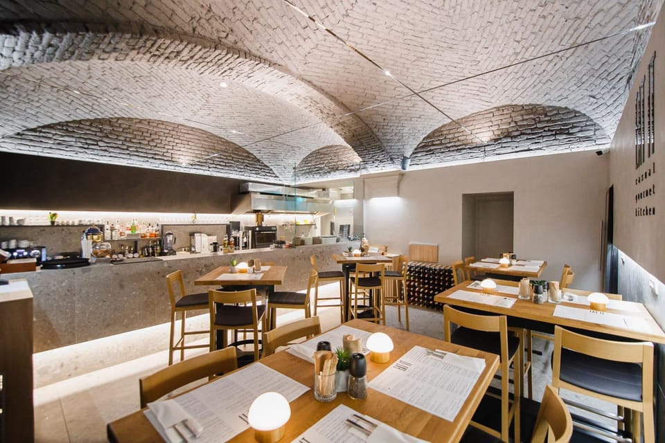Restaurant/places to eat, Coffee/tea facilities, Lounge or bar, Food and drinks, Food