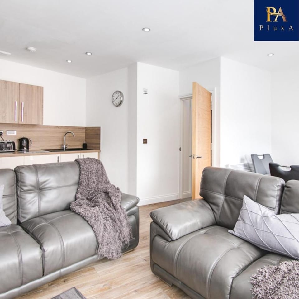Pluxa Moonlight - City Hub Serviced Apt, Free Parking ,Prime Location Apartment in Birmingham