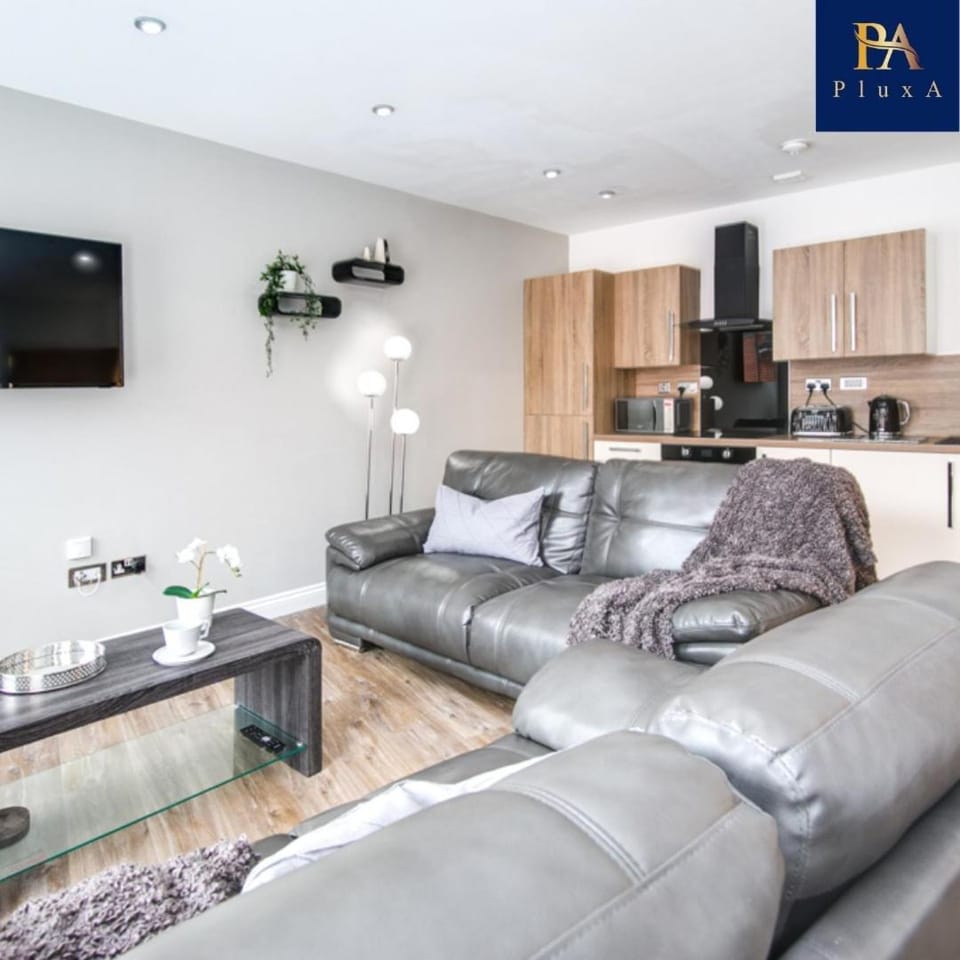 Pluxa Moonlight - City Hub Serviced Apt, Free Parking ,Prime Location Apartment in Birmingham
