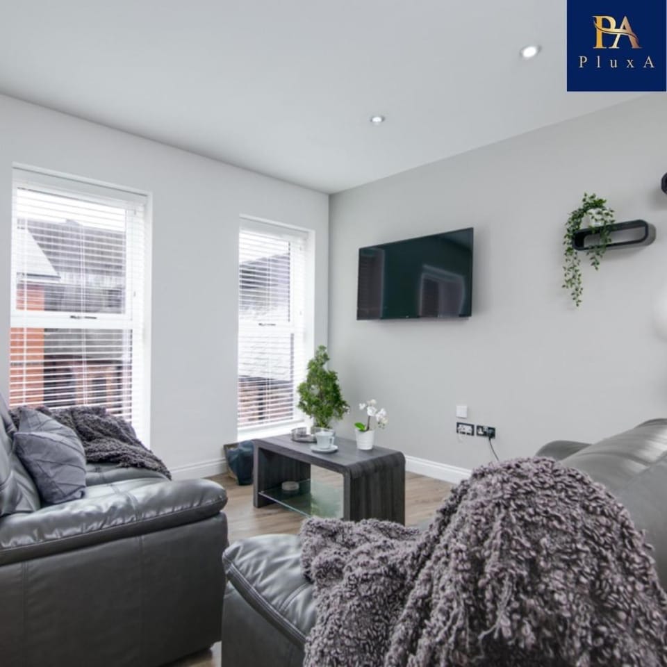 Pluxa Moonlight - City Hub Serviced Apt, Free Parking ,Prime Location Apartment in Birmingham