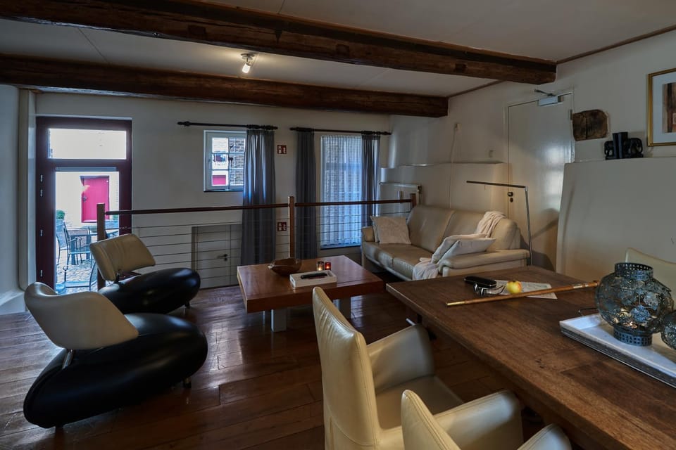 Seating area, Dining area