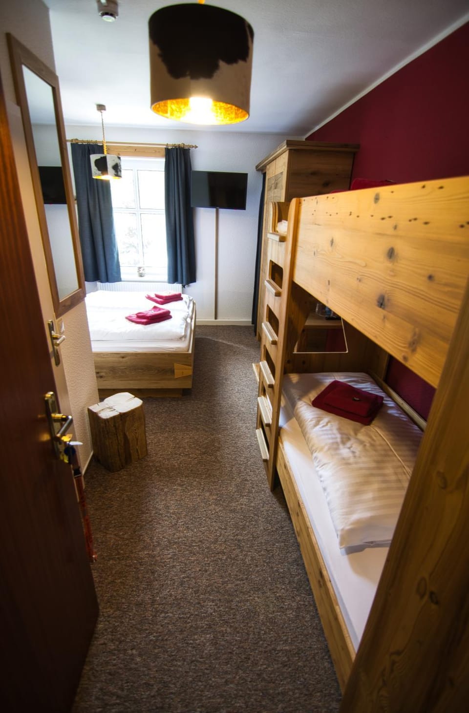 Photo of the whole room, Family