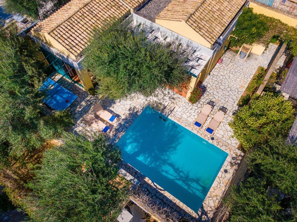 Property building, Garden, Swimming pool