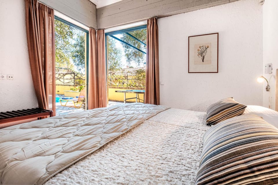 Bed, Photo of the whole room, Bedroom, towels, air conditioner